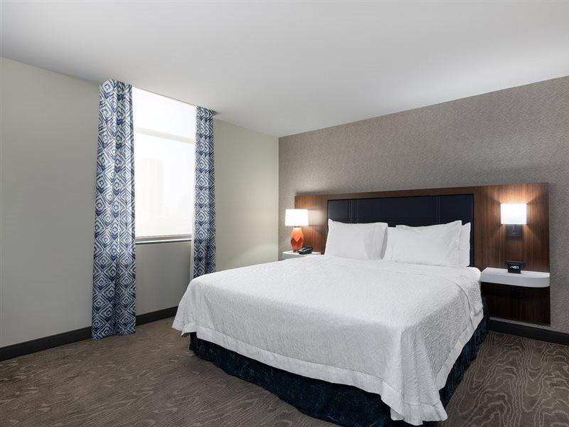 Hampton Inn & Suites Fort Wayne Downtown Exterior foto
