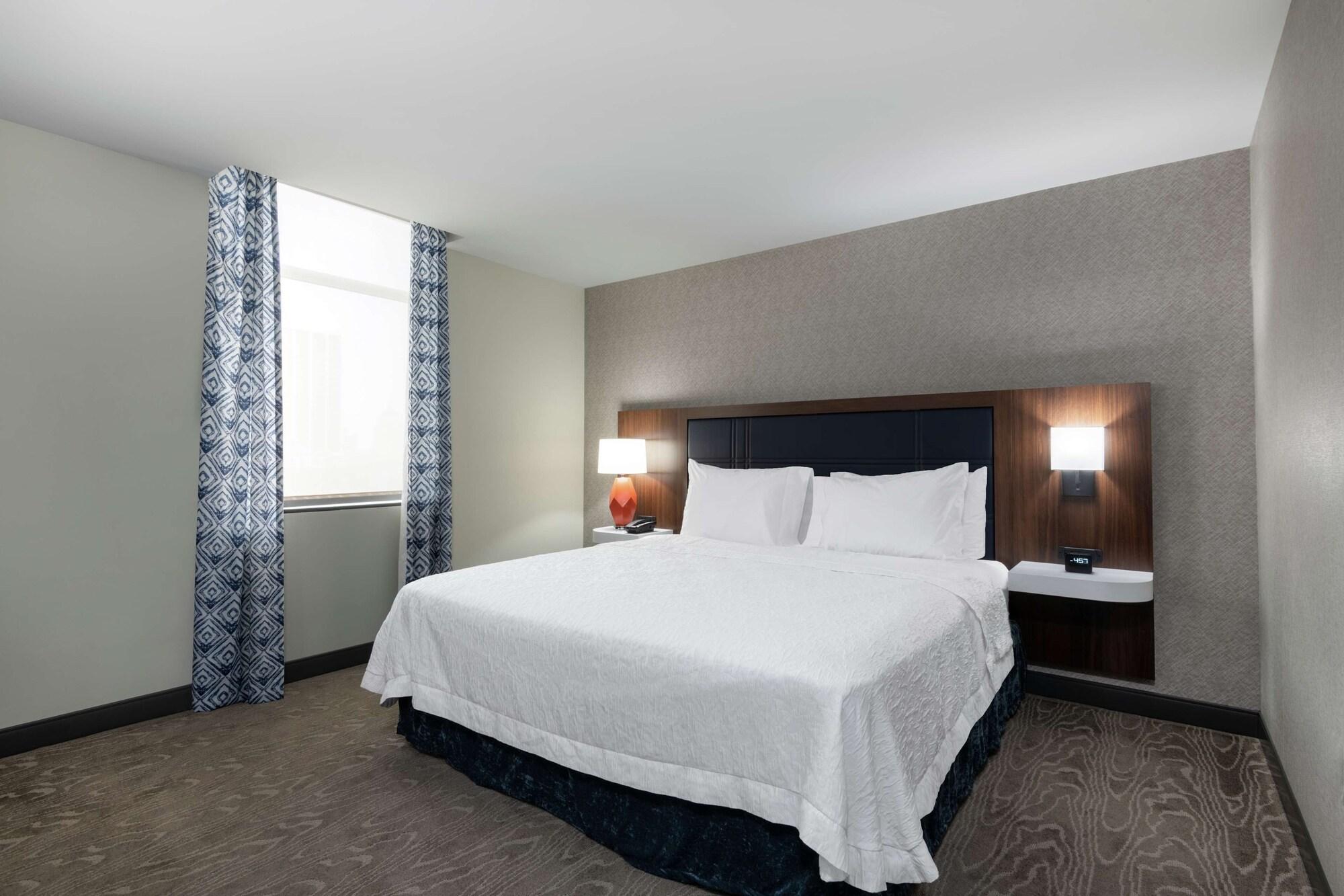 Hampton Inn & Suites Fort Wayne Downtown Exterior foto