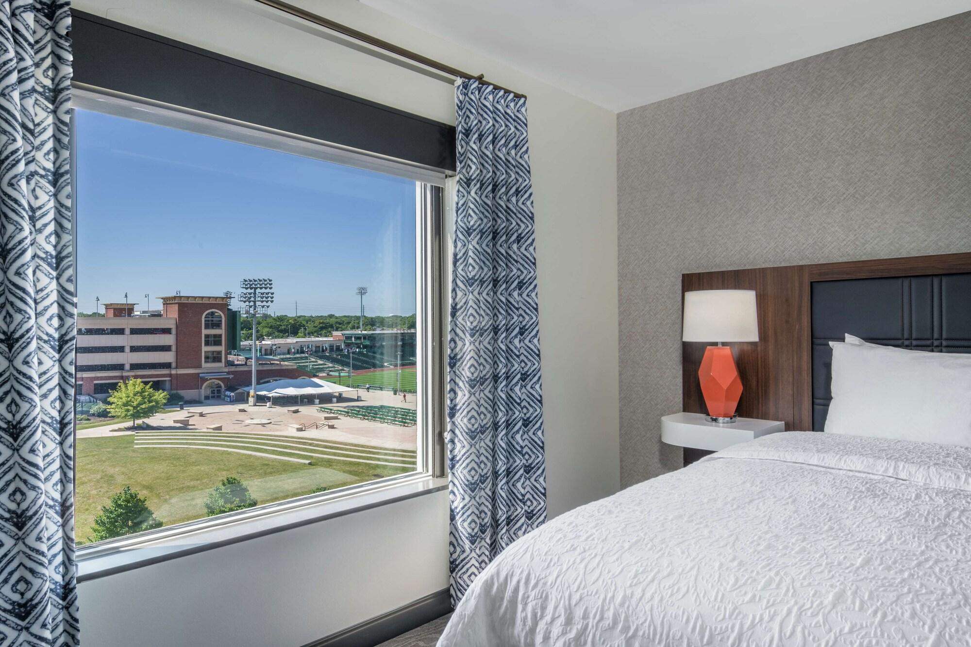 Hampton Inn & Suites Fort Wayne Downtown Exterior foto