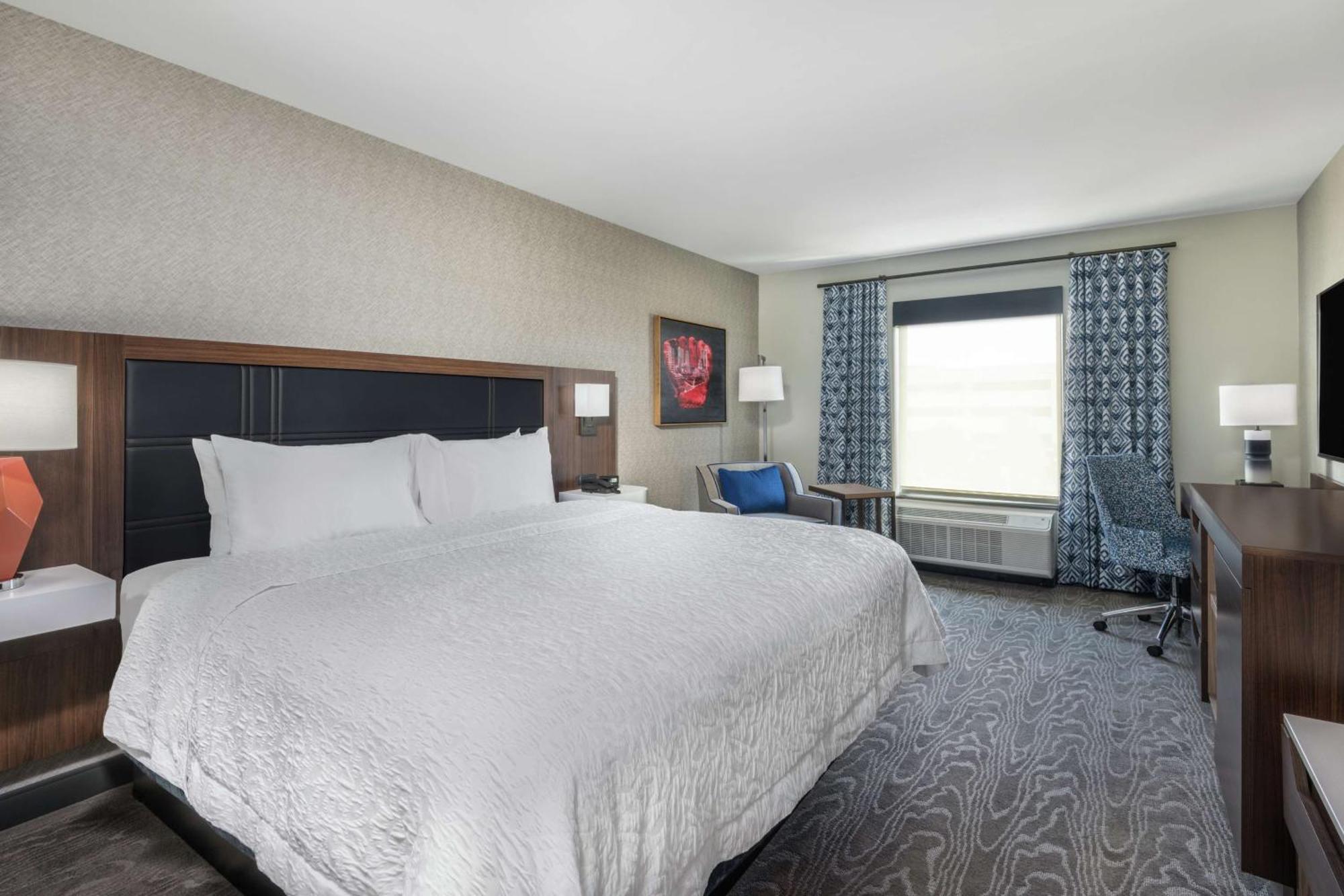 Hampton Inn & Suites Fort Wayne Downtown Exterior foto