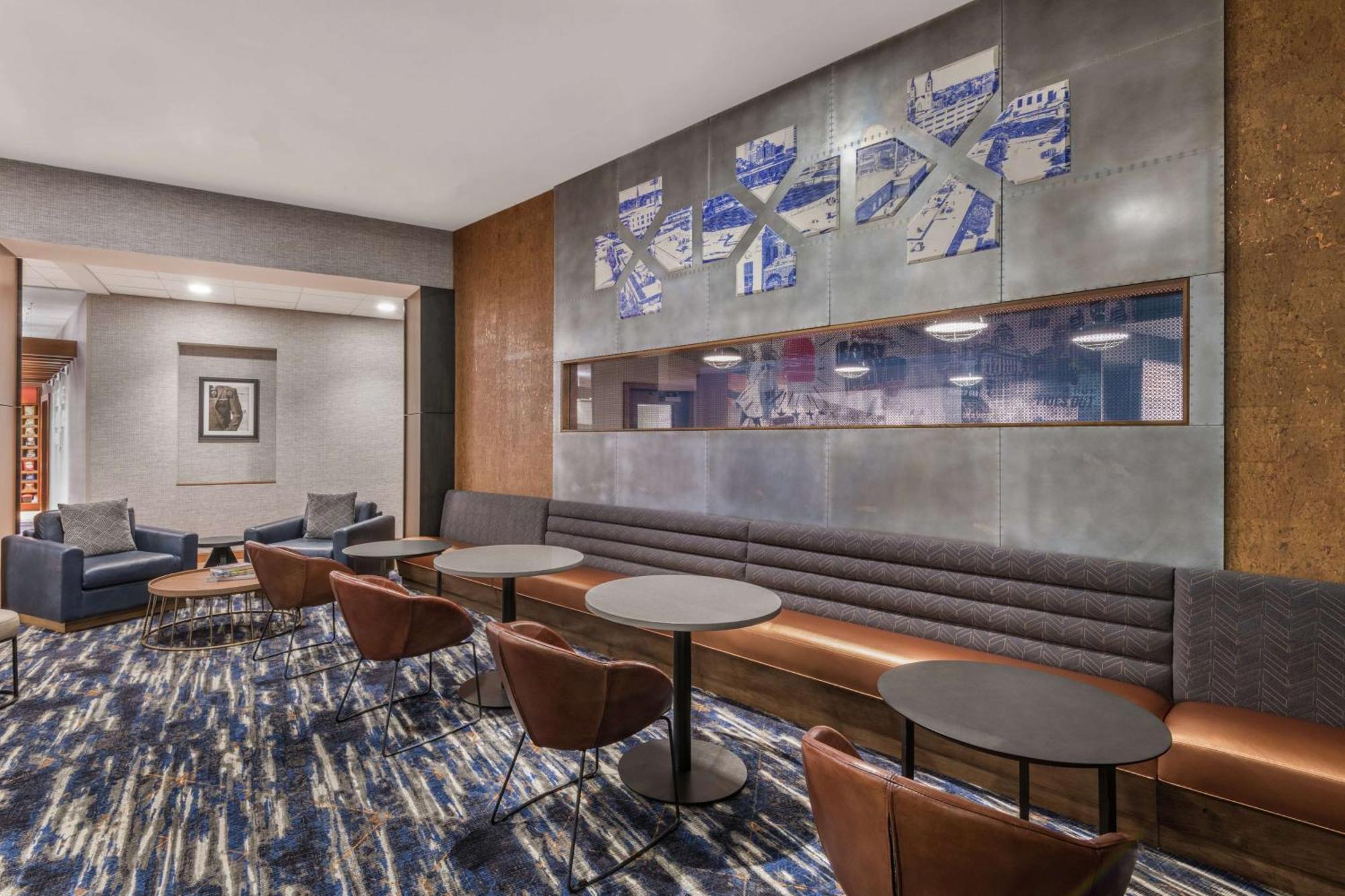 Hampton Inn & Suites Fort Wayne Downtown Exterior foto