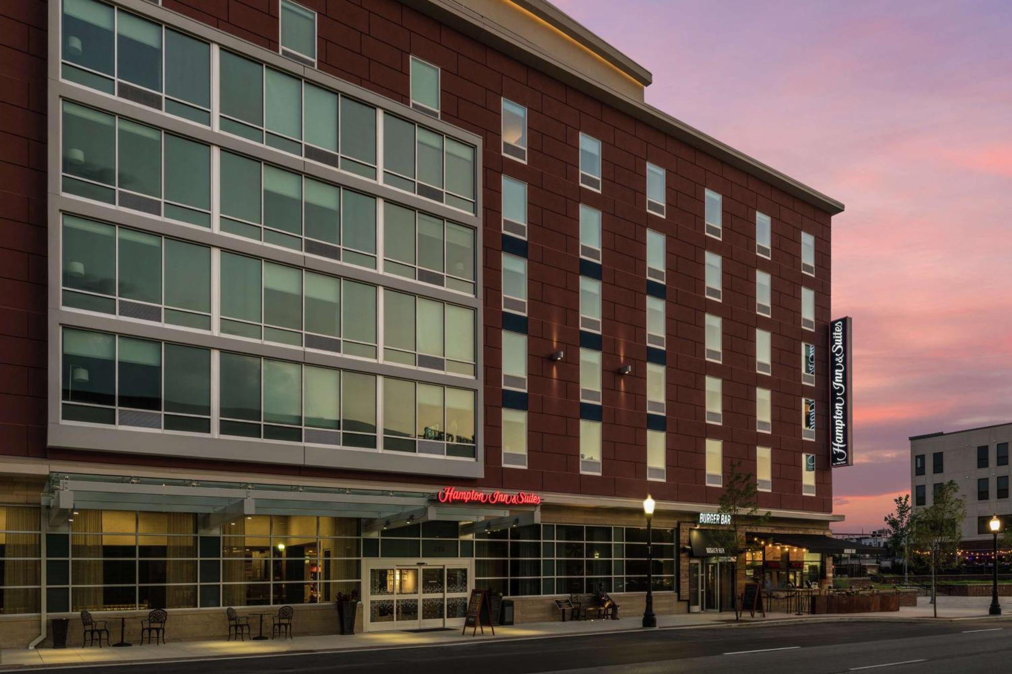 Hampton Inn & Suites Fort Wayne Downtown Exterior foto